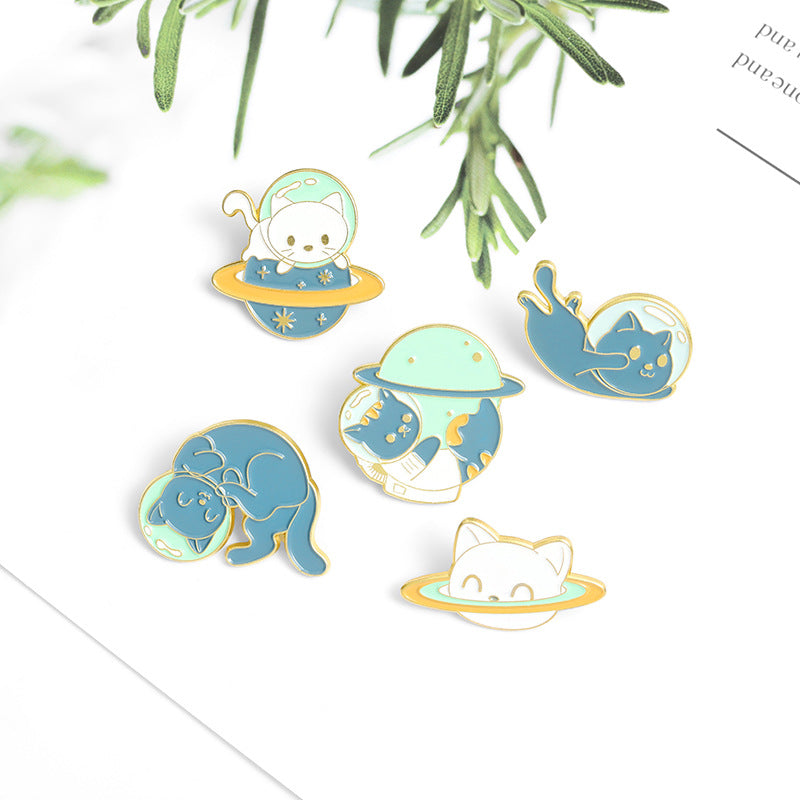 Cat Brooch Pin Badge - Cute Clothing Accessory for Jackets, Bags & Hats